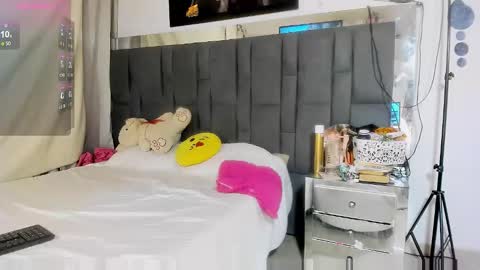 Snapshot of hannaebony chatting on 01.11.25 Vanessa Ebony online show from 01.11.25