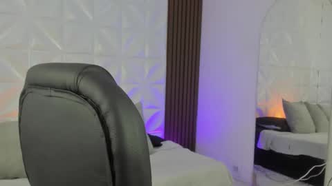 hannah__gray online show from 11.15.25