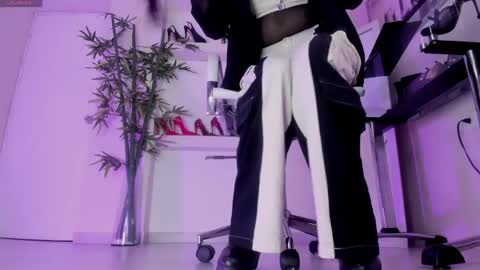 HANNAH HOWELL online show from 04.14.26