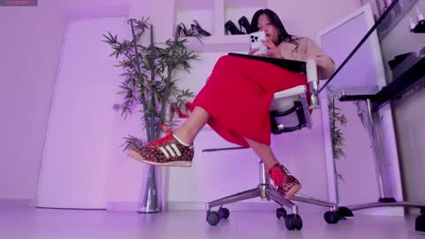 HANNAH HOWELL online show from 04.15.26