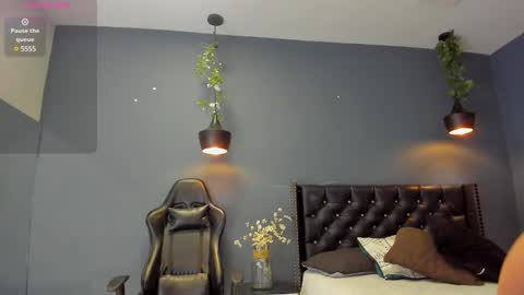 HANNAH MILLER online show from 01.11.25