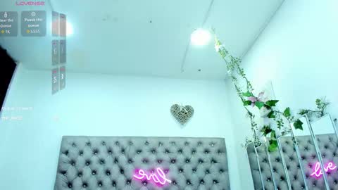 HANNAH MILLER online show from 09.29.25