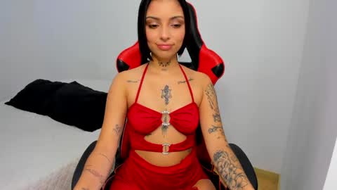 Hannah Milton online show from 04.19.26