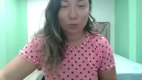 Snapshot of hannahevans2 chatting on 05.25.26 hannahevans2 online show from 05.25.26