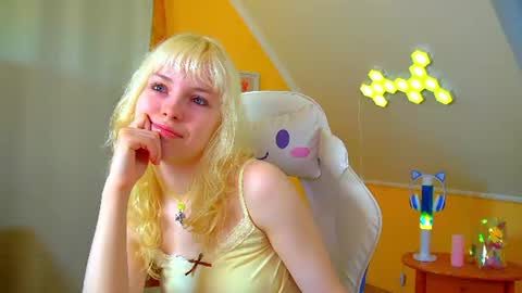 Snapshot of hannahhollis chatting on 06.25.26 Hannah online show from 06.25.26