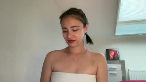 Snapshot of hannahinto chatting on 06.27.26 hannahinto online show from 06.27.26