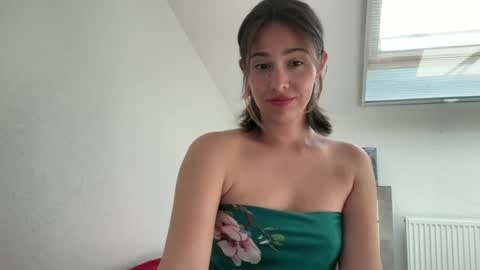 Snapshot of hannahinto chatting on 07.16.26 hannahinto online show from 07.16.26
