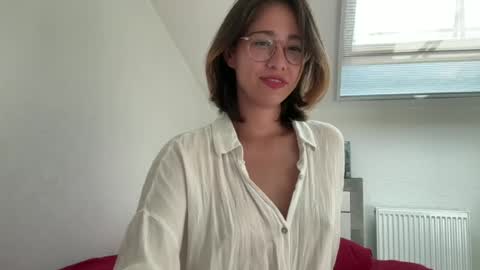 Snapshot of hannahinto chatting on 07.17.26 hannahinto online show from 07.17.26