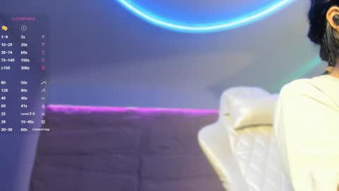 hannahmonttgomery  Help me reach 100 Hands up online show from 02.24.26