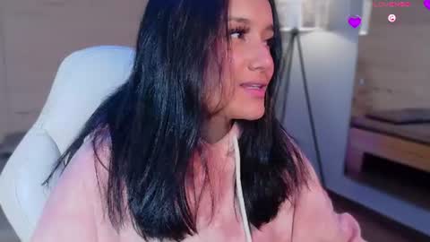 Snapshot of hannahmonttgomery chatting on 08.02.26 hannahmonttgomery Help me reach 100 Hands up online show from 08.02.26
