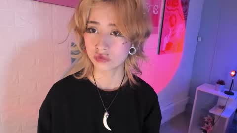 Snapshot of hannahpage chatting on 10.17.25 Hannah online show from 10.17.25