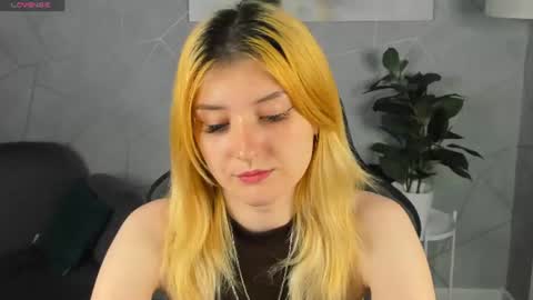 Snapshot of hannakoch chatting on 07.29.26 Hanna online show from 07.29.26