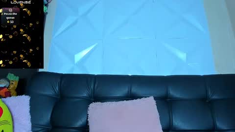 Hanna Independent Model online show from 03.07.25