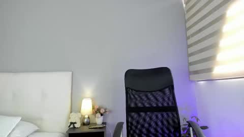 Snapshot of hannamartinnez chatting on 02.15.25 hannamartinnez online show from 02.15.25