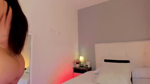 Snapshot of hannamartinnez chatting on 10.13.25 hannamartinnez online show from 10.13.25