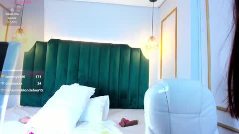 Snapshot of hannapaola chatting on 01.09.25 HannaPaola online show from 01.09.25