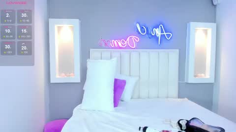 Snapshot of hannapaola chatting on 02.23.25 HannaPaola online show from 02.23.25