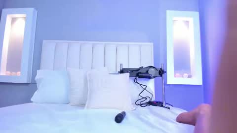 Snapshot of hannapaola chatting on 10.22.25 HannaPaola online show from 10.22.25