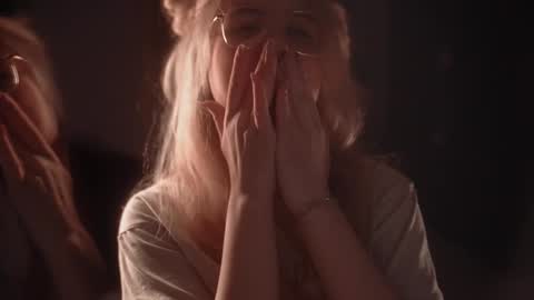 Snapshot of hannasthesia chatting on 12.28.24 Hanna online show from 12.28.24