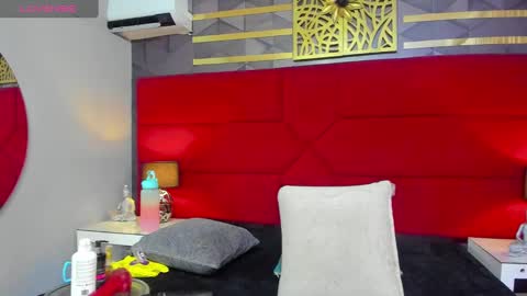 Snapshot of hanny_milf_ chatting on 01.04.25 HANNY online show from 01.04.25