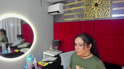 Snapshot of hanny_milf_ chatting on 01.11.25 HANNY online show from 01.11.25
