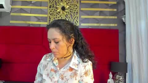 Snapshot of hanny_milf_ chatting on 01.15.25 HANNY online show from 01.15.25