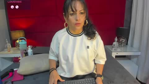 Snapshot of hanny_milf_ chatting on 01.22.25 HANNY online show from 01.22.25