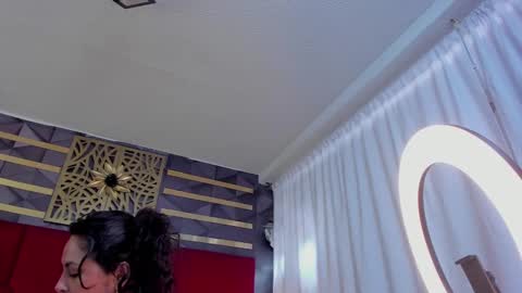 Snapshot of hanny_milf_ chatting on 01.26.25 HANNY online show from 01.26.25