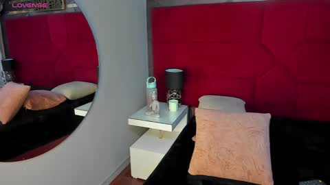 Snapshot of hanny_milf_ chatting on 02.16.25 HANNY online show from 02.16.25