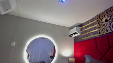 Snapshot of hanny_milf_ chatting on 03.04.25 HANNY online show from 03.04.25