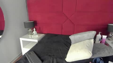 Snapshot of hanny_milf_ chatting on 03.11.25 HANNY online show from 03.11.25