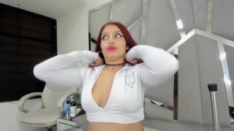 Snapshot of hanny_watson chatting on 02.23.25 hanny_watson online show from 02.23.25