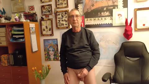 Snapshot of hansi63 chatting on 02.13.25 charly online show from 02.13.25