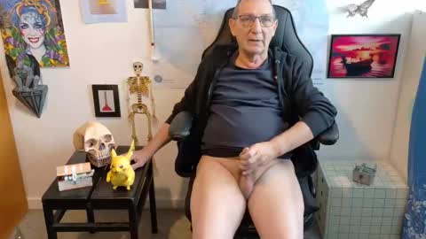 Snapshot of hansi63 chatting on 09.18.25 charly online show from 09.18.25