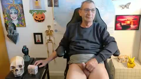Snapshot of hansi63 chatting on 09.28.25 charly online show from 09.28.25