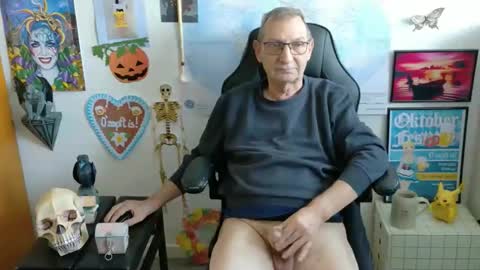 Snapshot of hansi63 chatting on 09.30.25 charly online show from 09.30.25