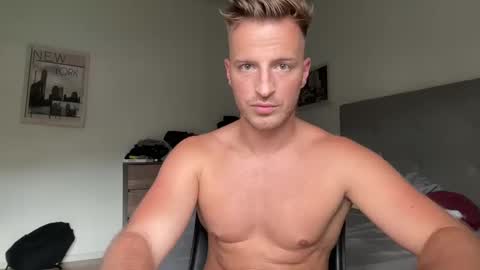 Snapshot of hanzlagerfelt chatting on 09.11.25 hanzlagerfelt online show from 09.11.25