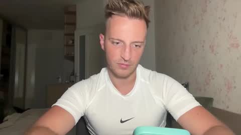 Snapshot of hanzlagerfelt chatting on 11.10.25 hanzlagerfelt online show from 11.10.25