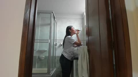 Snapshot of happy_cream_ chatting on 12.18.24 happy_cream_ online show from 12.18.24