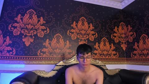 Snapshot of happy_cream_ chatting on 12.21.24 happy_cream_ online show from 12.21.24