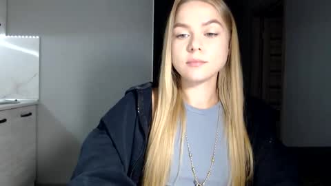 Snapshot of happy_fox_ chatting on 09.22.25 happy_fox_ online show from 09.22.25