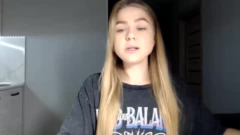 Snapshot of happy_fox_ chatting on 11.27.25 happy_fox_ online show from 11.27.25