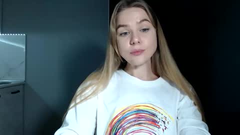 Snapshot of happy_fox_ chatting on 12.03.25 happy_fox_ online show from 12.03.25