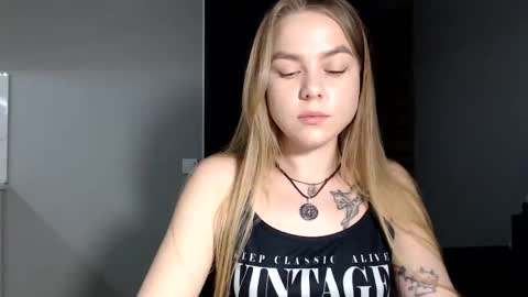 happy_fox_ online show from 04.14.26