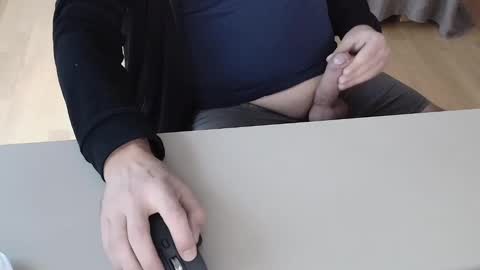 Snapshot of happybugger chatting on 12.28.24 Cum for you online show from 12.28.24