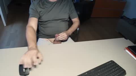 Snapshot of happybugger chatting on 09.20.25 Cum for you online show from 09.20.25