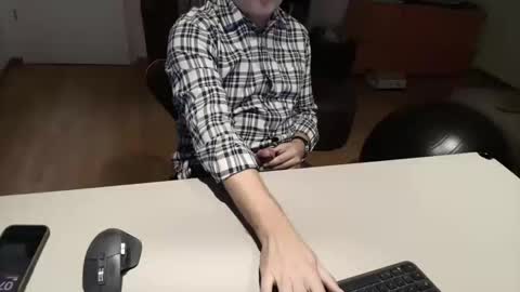 Snapshot of happybugger chatting on 10.08.25 Cum for you online show from 10.08.25