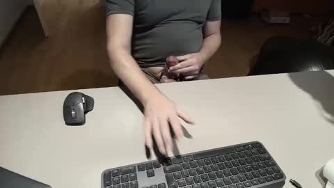 Snapshot of happybugger chatting on 11.15.25 Cum for you online show from 11.15.25