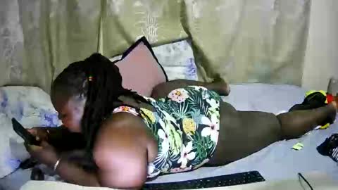 Snapshot of happysonia chatting on 04.15.26 happysonia online show from 04.15.26