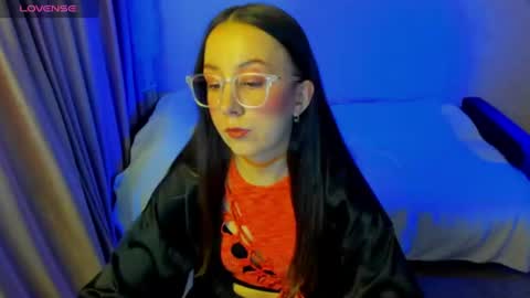 Snapshot of happystephanie chatting on 06.19.26 Stephanie online show from 06.19.26